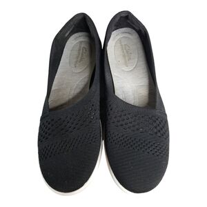 Clarks Cloudsteppers Black Flats with Knit Upper and Slip-On Design